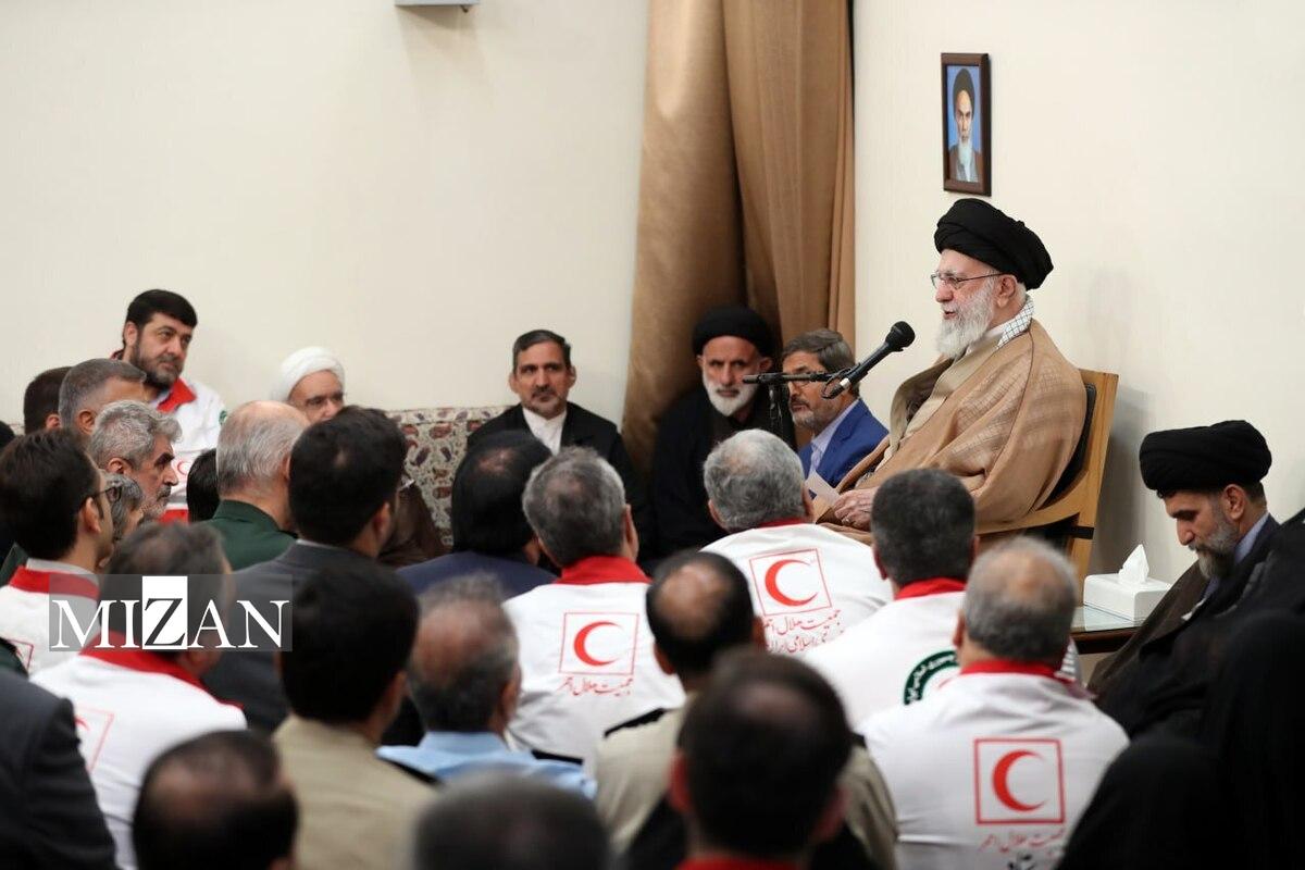 رهبر انقلاب: امدادگران ما مظهر صفات انسانی و انساندوستی هستند رهبر انقلاب: امدادگران ما مظهر صفات انسانی و انساندوستی هستند