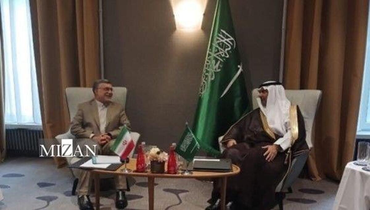 دیدار دوجانبه وزرای بهداشت ایران و عربستان/ تاکید ۲ کشور بر گسترش همکاریها با امضای یادداشت تفاهم دیدار دوجانبه وزرای بهداشت ایران و عربستان/ تاکید ۲ کشور بر گسترش همکاریها با امضای یادداشت تفاهم