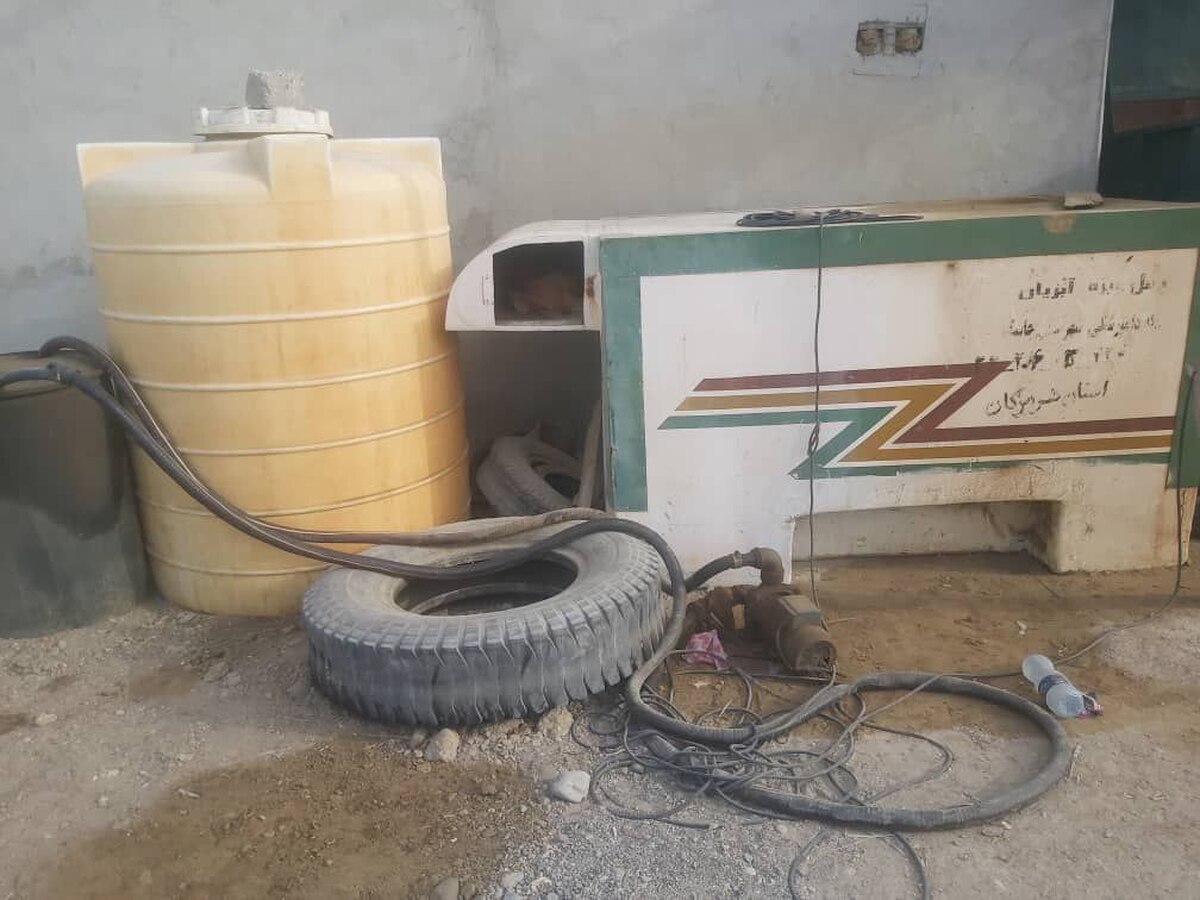 کشف مخازن حاوی بیش از ۱۸۲ هزار لیتر سوخت قاچاق در شهرستان جاسک کشف مخازن حاوی بیش از ۱۸۲ هزار لیتر سوخت قاچاق در شهرستان جاسک