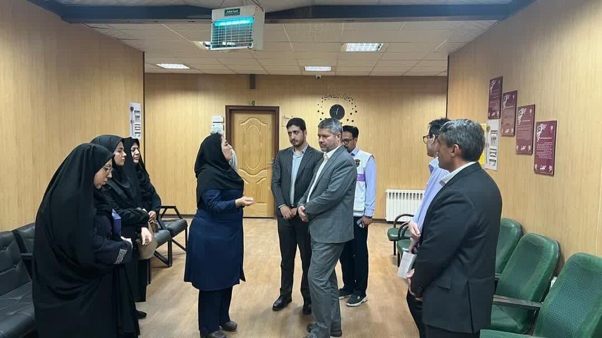 دادستان یزد از مراکز اورژانس اجتماعی بازدید کرد/ تاکید بر حمایت بیشتر از آسیبدیدگان اجتماعی دادستان یزد از مراکز اورژانس اجتماعی بازدید کرد/ تاکید بر حمایت بیشتر از آسیبدیدگان اجتماعی
