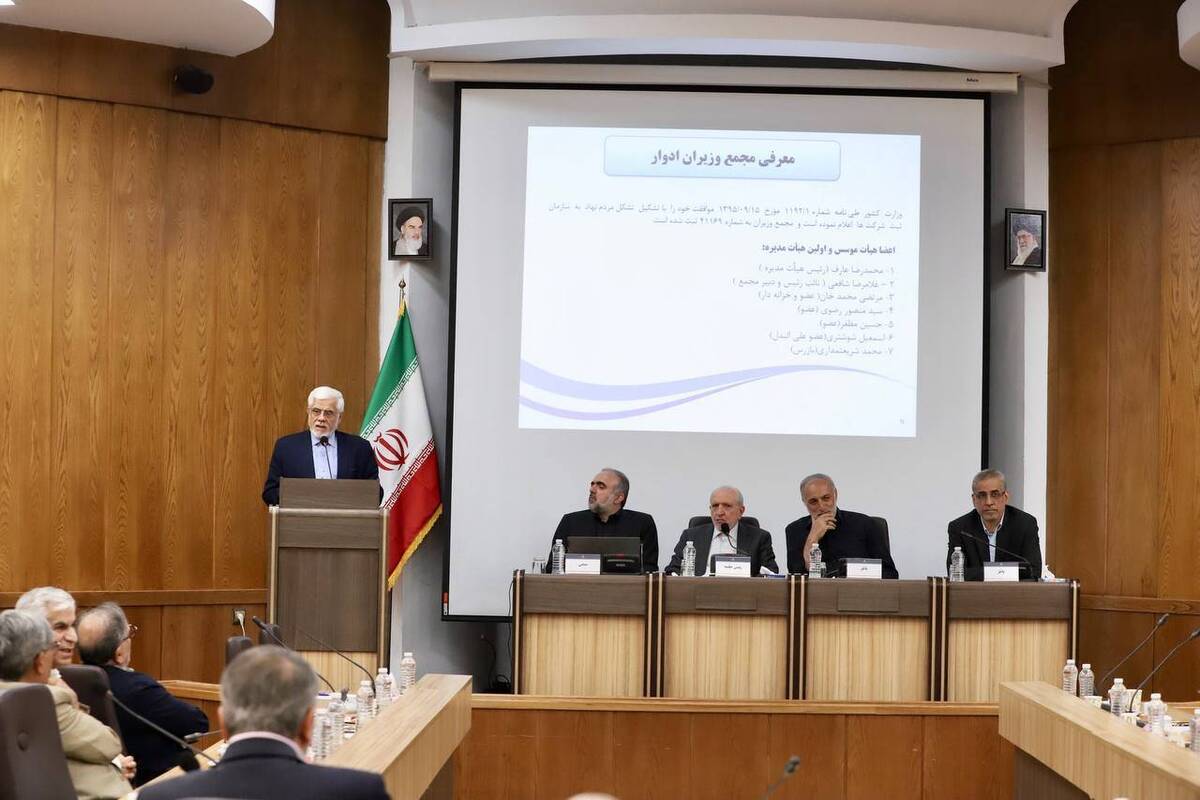 عارف:کنار هم قرار گرفتن دو جریان سیاسی باعث همافزایی میشود عارف:کنار هم قرار گرفتن دو جریان سیاسی باعث همافزایی میشود